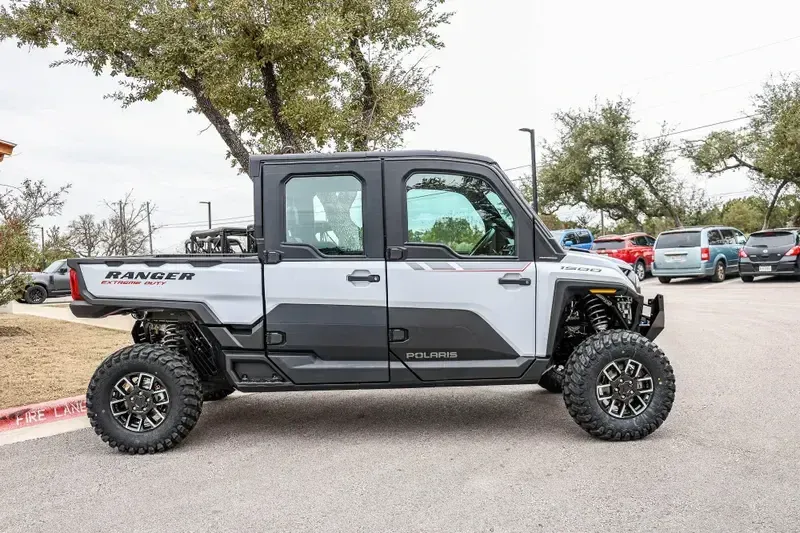 2025 Polaris RANGER CREW XD 1500 NORTHSTAR EDITION ULTIMATE GHOST WHITE METALLIC SMOKE Image 2