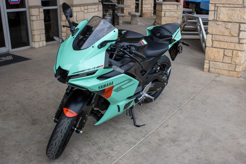 NEW 2026 YAMAHA YZFR3 ABS Image 2