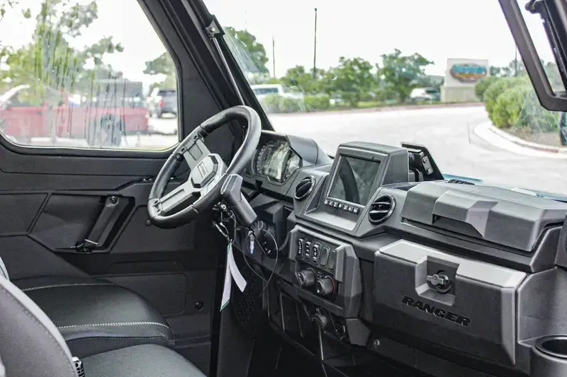 2025 Polaris RANGER CREW XP 1000 NORTHSTAR EDITION PREMIUM BLUE SLATE METALLIC Image 26