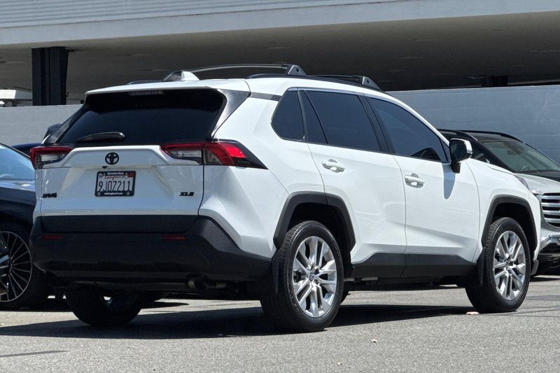 Used 2023 Toyota RAV4 XLE PremiumImage 4