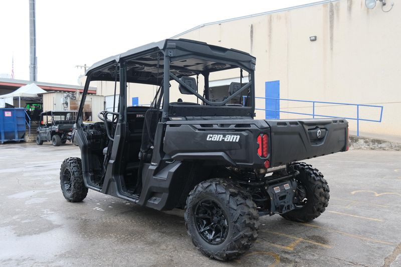 NEW 2026 CAN-AM DEFENDER MAX DPS HD9  in a STEALTH BLACK exterior color. Family PowerSports (877) 886-1997 familypowersports.com 