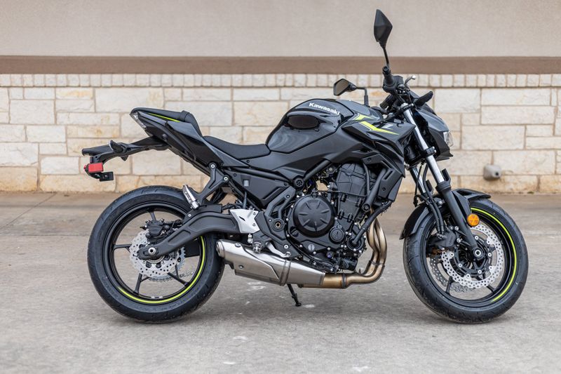 2024 Kawasaki Z650 METALLIC MATTE DARK GRAY AND METALLIC SPARK BLACKImage 2