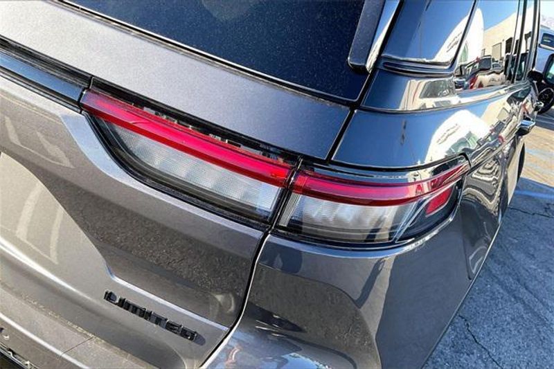 New 2025 Jeep Grand Cherokee Limited 4x4Image 12