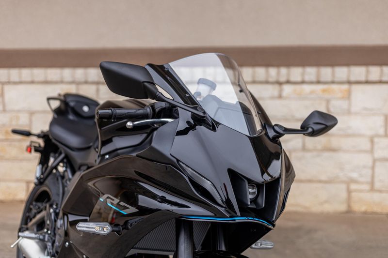 2025 Yamaha YZFR7 MATTE RAVEN BLACKImage 6