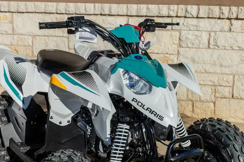 2025 Polaris OUTLAW 110 EFI BRIGHT WHITE AND RADIANT GREENImage 3