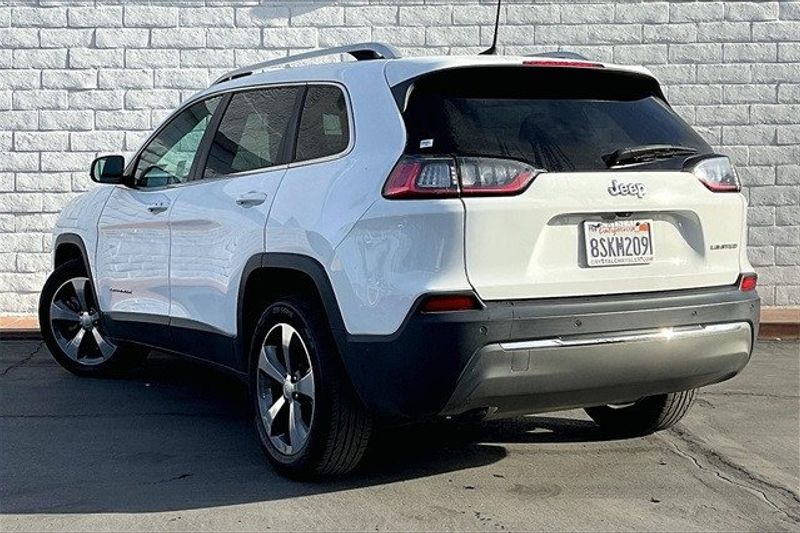 2020 Jeep Cherokee Limited in a Bright White Clear Coat exterior color and Blackinterior. Crystal Chrysler Jeep Dodge Ram (760) 507-2975 pixelmotiondemo.com 