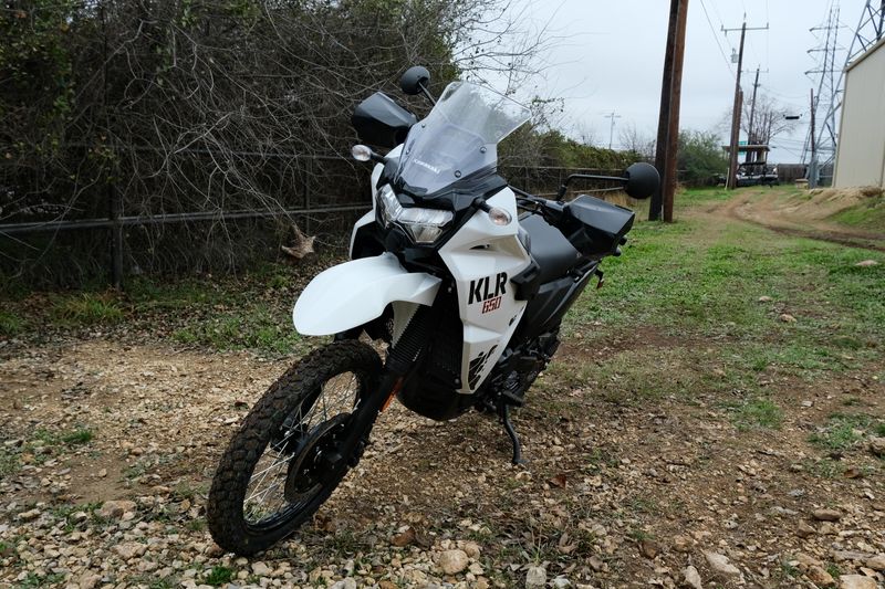 2025 Kawasaki KLR 650 PEARL CRYSTAL WHITE AND METALLIC CARBON GRAYImage 6