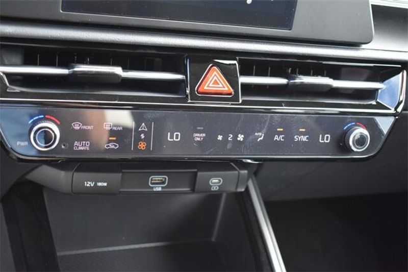 New 2025 Kia Niro LXImage 25