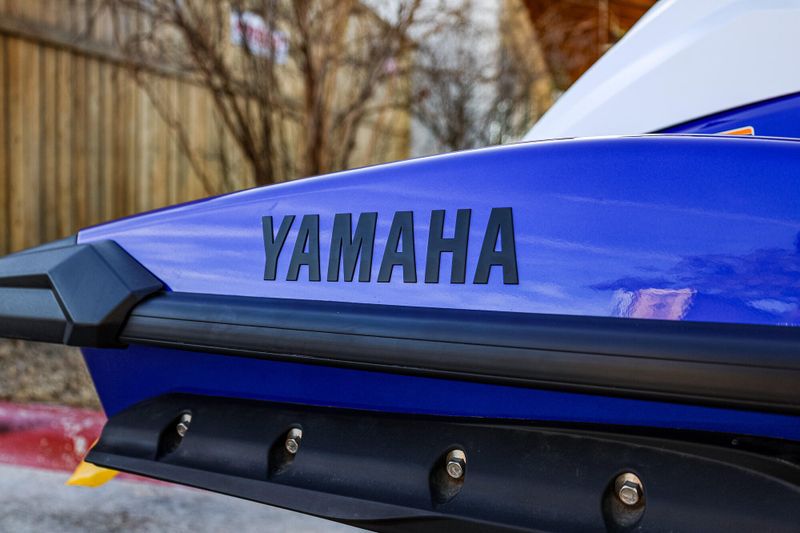 2025 Yamaha GP SVHO WITH AUDIO WHITE AND RACING BLUE Image 8