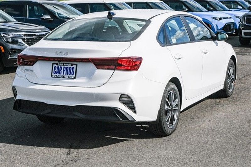 2024 Kia Forte LXSImage 17