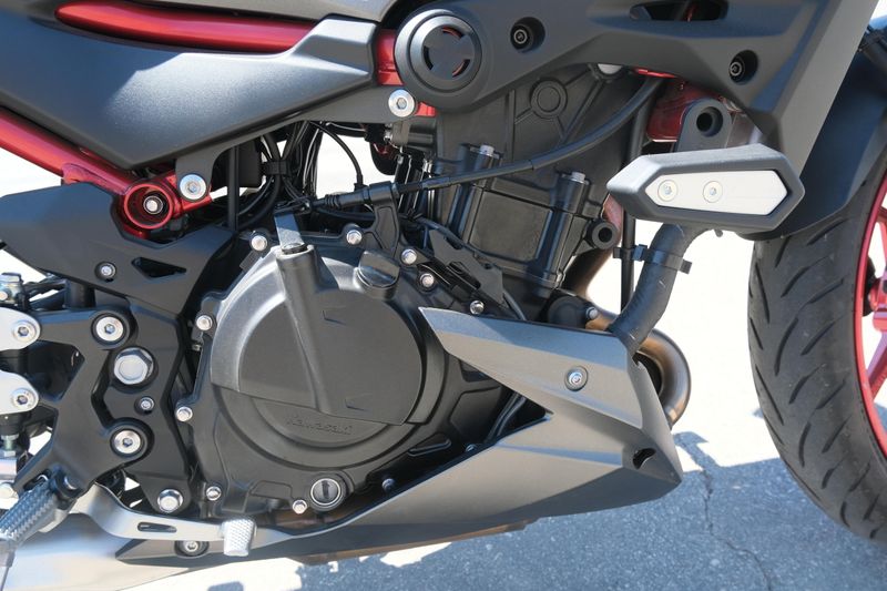 USED 2025 KAWASAKI Z500 SE ABS Image 13