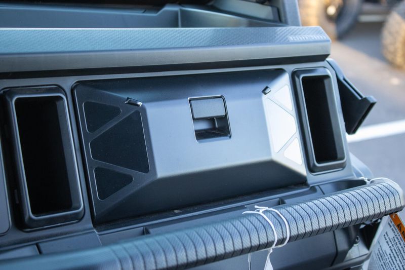 NEW 2026 CAN-AM DEFENDER MAX XT HD11 WITH 1025 INCH TOUCHSCREEN Image 36