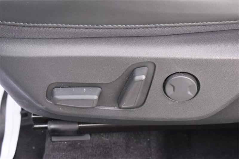 New 2025 Kia Niro EX TouringImage 20