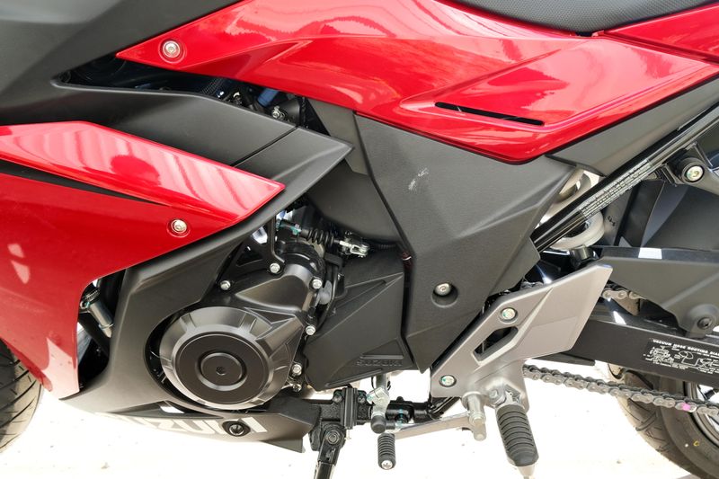 NEW 2025 SUZUKI GSX250R ABS Image 17
