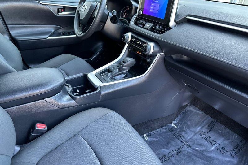 Used 2025 Toyota RAV4 XLEImage 15
