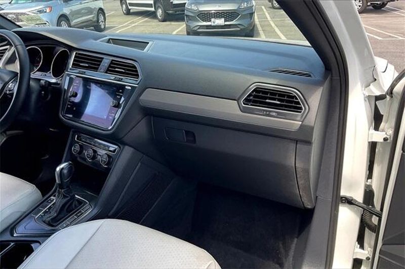 Used 2021 Volkswagen Tiguan 2.0T SE R-Line BlackImage 16