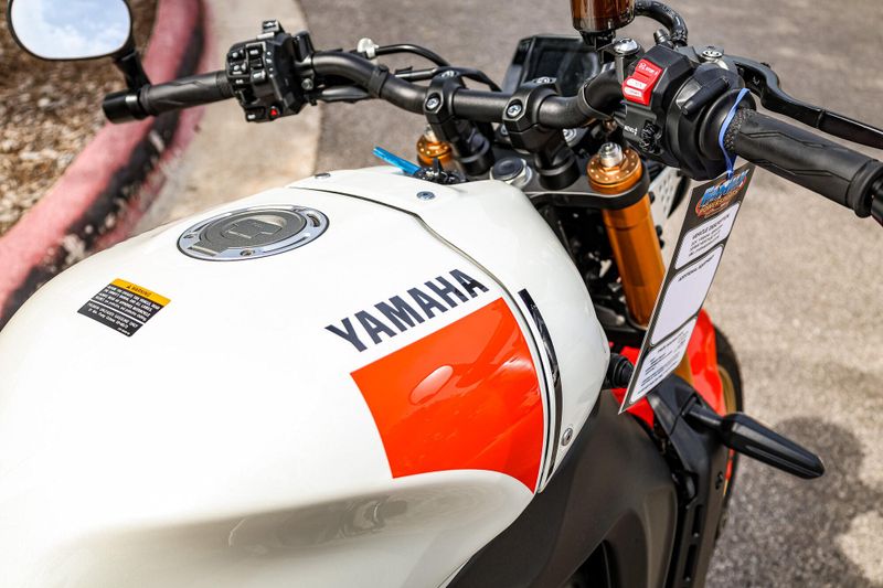 2024 Yamaha XSR900 HERITAGE WHITE Image 11
