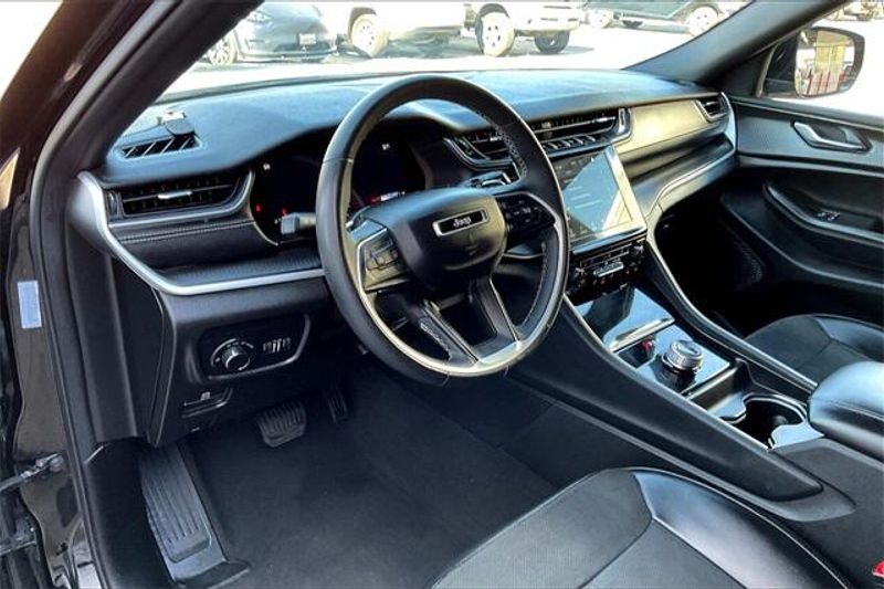 Used 2024 Jeep Grand Cherokee L AltitudeImage 14