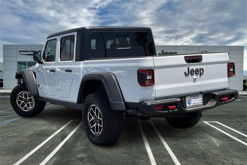 2024 Jeep Gladiator Rubicon 4x4Image 2