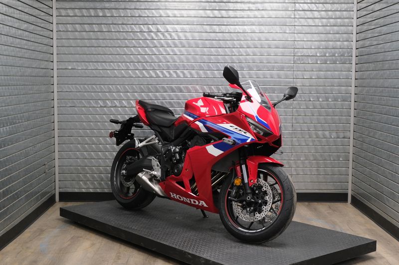 NEW 2026 HONDA CBR650R ECLUTCH Image 1
