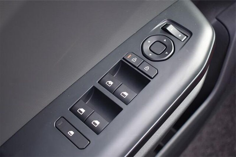 2025 Kia K4 LXSImage 17