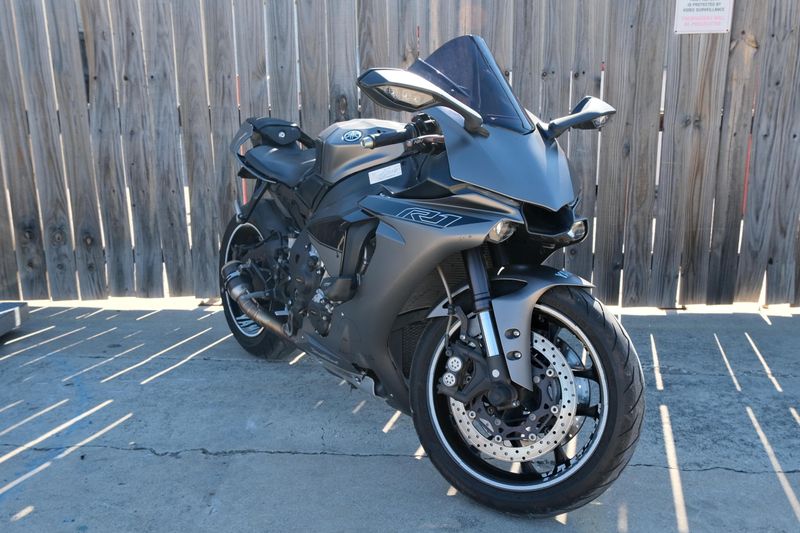 USED 2016 YAMAHA YZFR1 CA Image 1