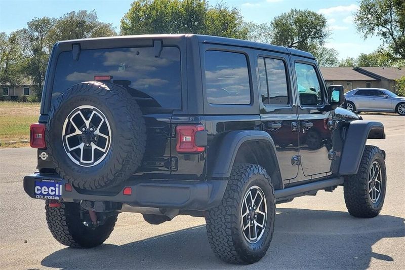 2024 Jeep Wrangler Rubicon photo 6