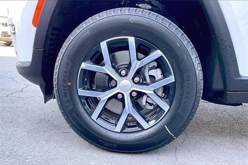 New 2025 Jeep Grand Cherokee L Limited 4x4Image 10
