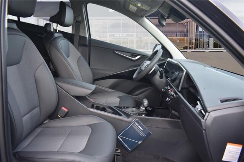 2025 Kia Niro EXImage 12