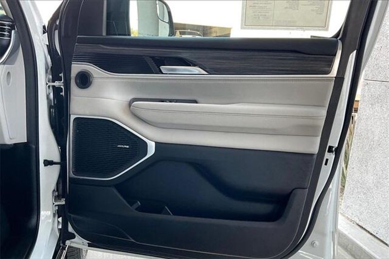 2023 Jeep Wagoneer Series IIIImage 23