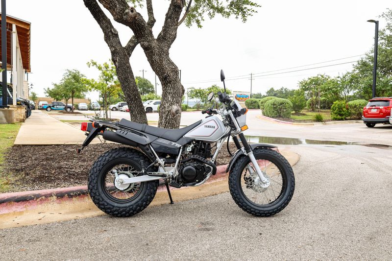 NEW 2027 YAMAHA TW200 Image 16