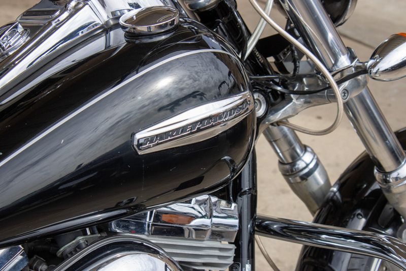 USED 2009 HARLEY DYNA SUPER GLIDE Image 13