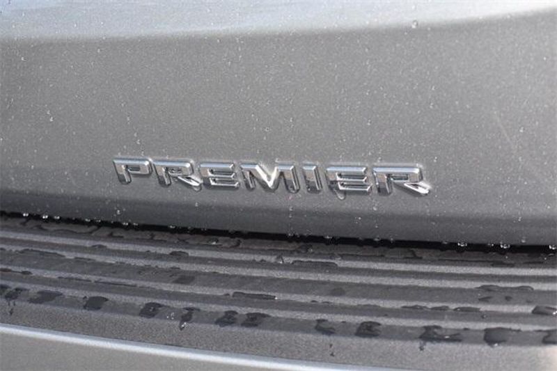 New 2025 Chevrolet Suburban PremierImage 18