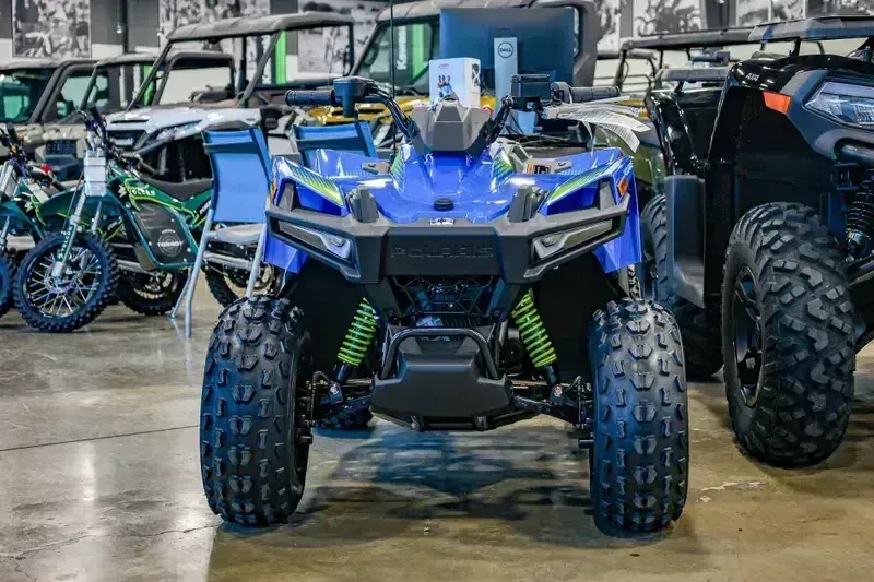 2025 Polaris OUTLAW 70 EFI VELOCITY BLUE AND LIFTED LIMEImage 3