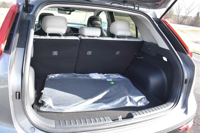 New 2025 Kia Niro EX TouringImage 17