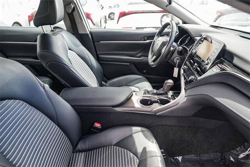 2023 Toyota Camry SEImage 17
