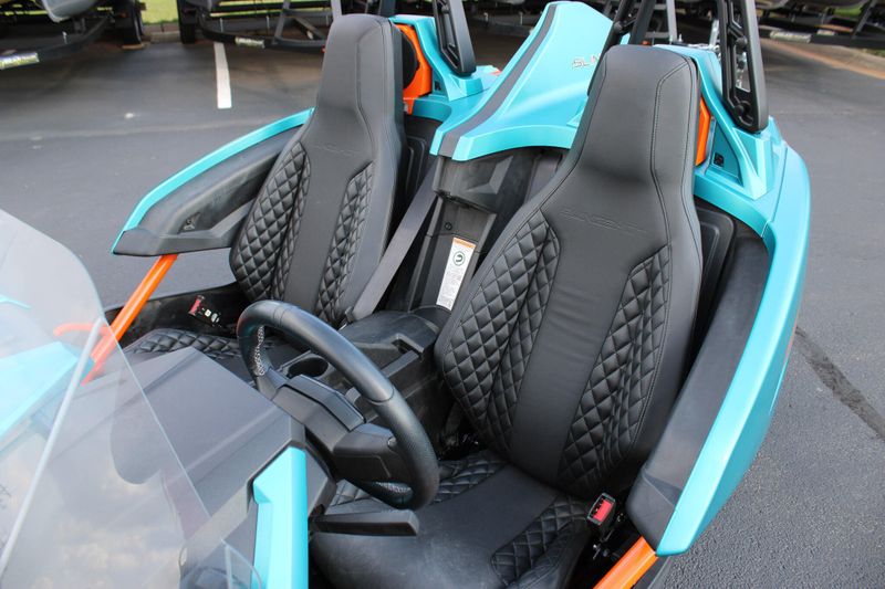 Used 2023 Polaris SLINGSHOT R MANUAL Image 16