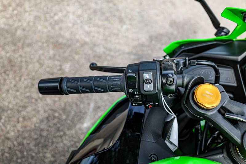 2025 Kawasaki NINJA ZX4RR ABS KRT EDITION ABS LIME GREEN AND EBONY AND PEARL BLIZZARD WHITE Image 11