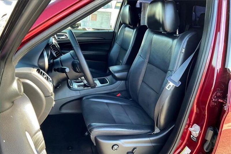 Used 2021 Jeep Grand Cherokee Laredo XImage 24