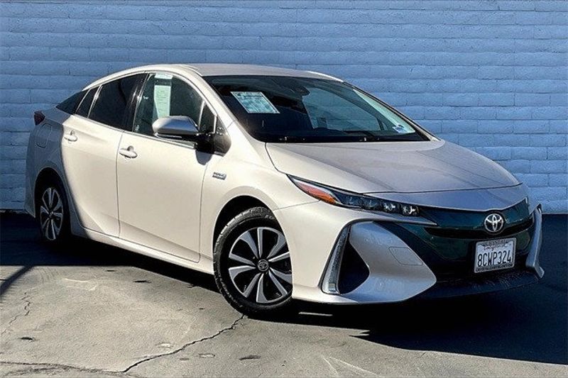 2017 Toyota Prius Prime Advanced in a Classic Silver Metallic exterior color and Blackinterior. Crystal Chrysler Jeep Dodge Ram (760) 507-2975 pixelmotiondemo.com 