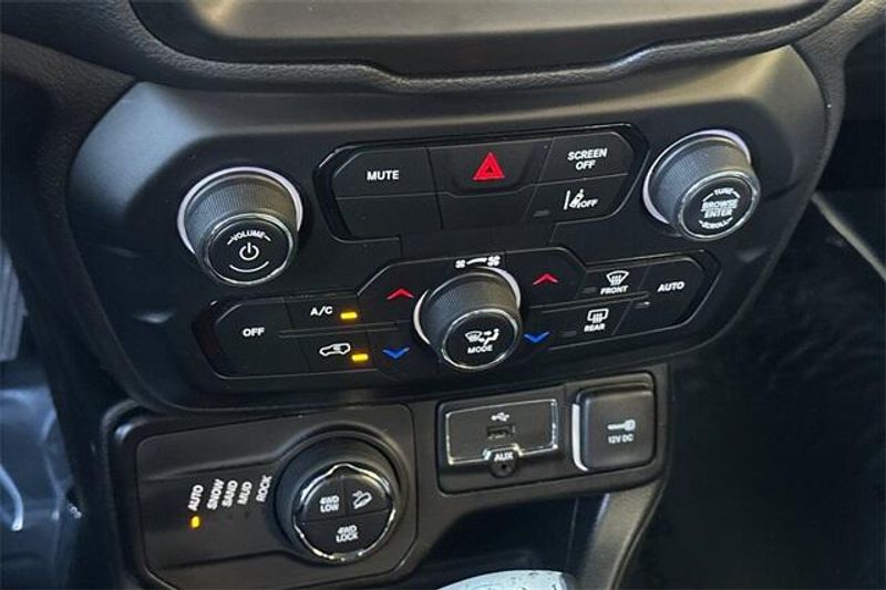 Used 2022 Jeep Renegade TrailhawkImage 19