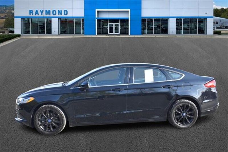 2017 Ford Fusion SEImage 6