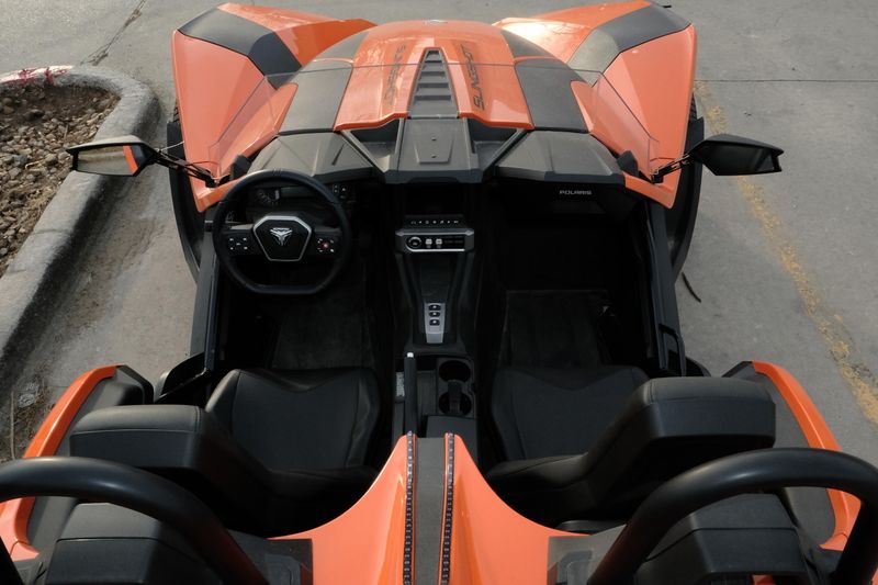 2024 Polaris SLINGSHOT SL AUTODRIVE VOLT ORANGEImage 7