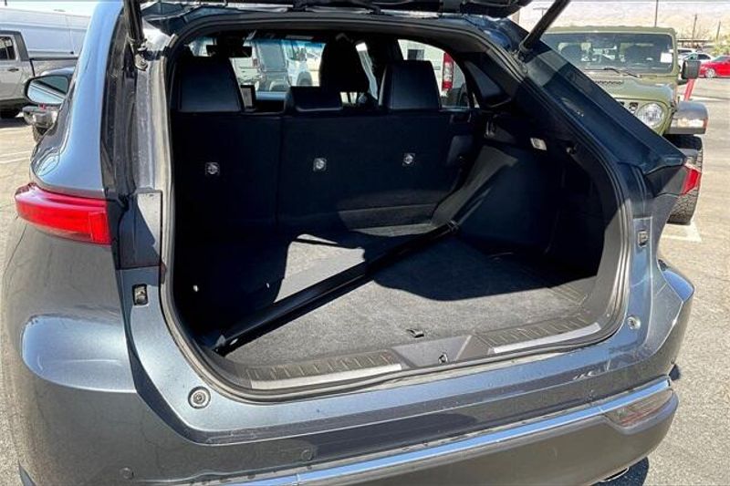 Used 2022 Toyota Venza LimitedImage 34