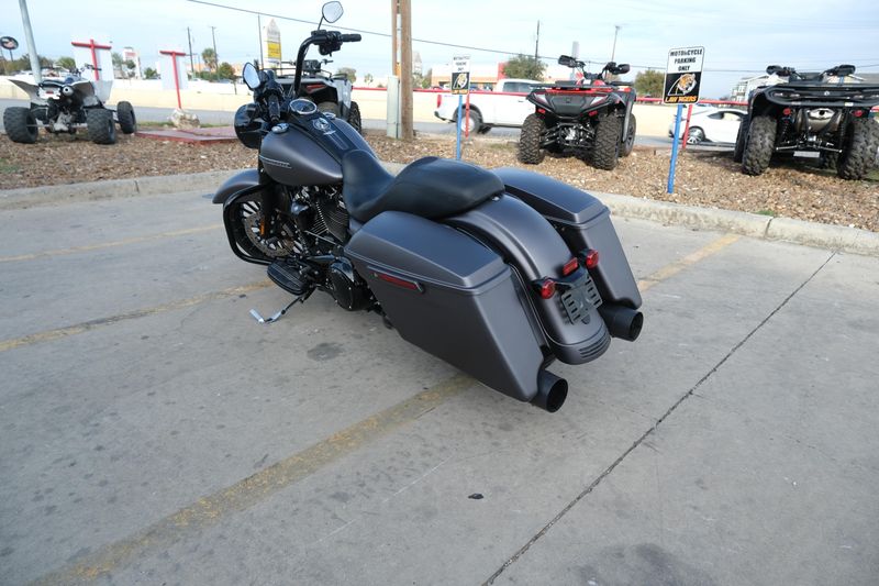 2017 HARLEY ROAD KING SPECIAL BLACKImage 19