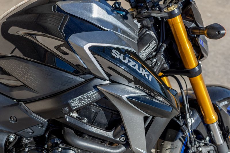 2023 SUZUKI GSXS 750Z ABS in a GRAY exterior color. Family PowerSports (877) 886-1997 familypowersports.com 