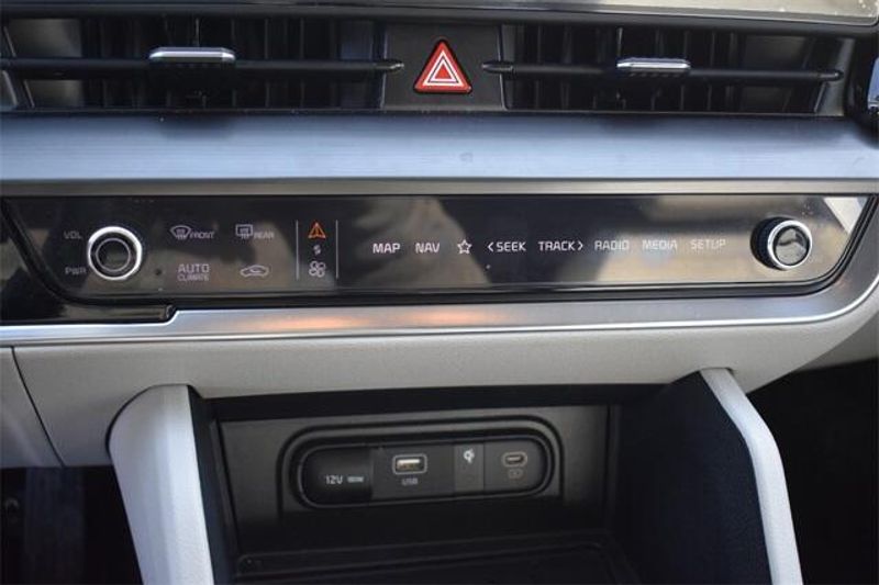 New 2025 Kia Sportage EXImage 27