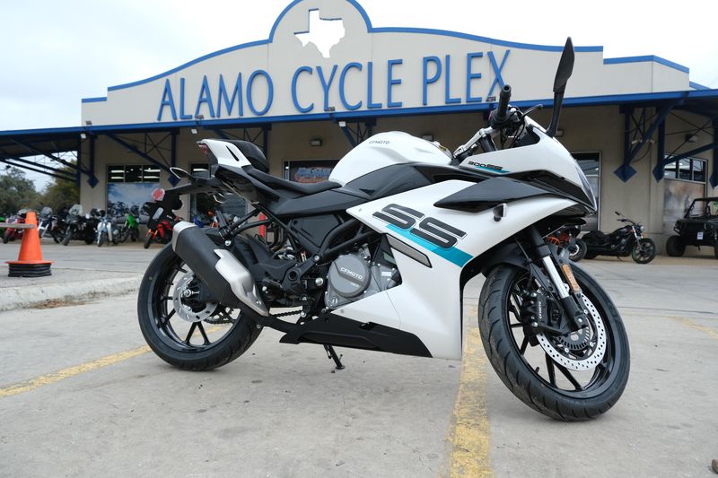 2024 CFMOTO 300SS NEBULA WHITEImage 1