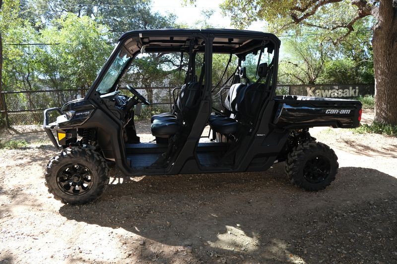 2025 Can-Am DEFENDER MAX XT HD10 STEALTH  BLACKImage 4