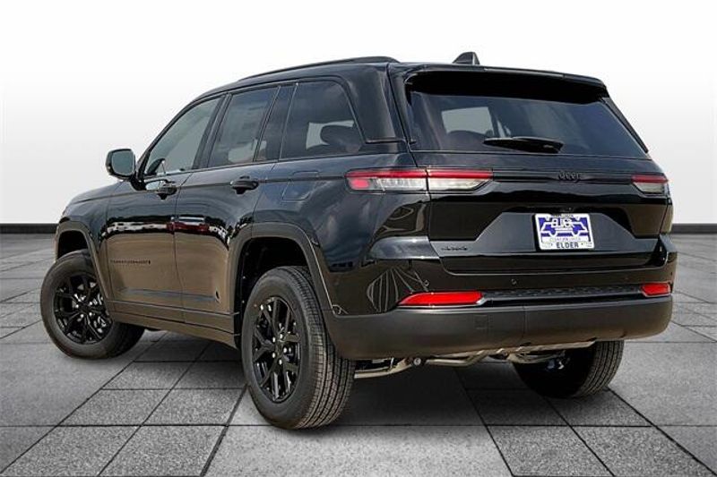 2024 Jeep Grand Cherokee Altitude 4x4Image 3